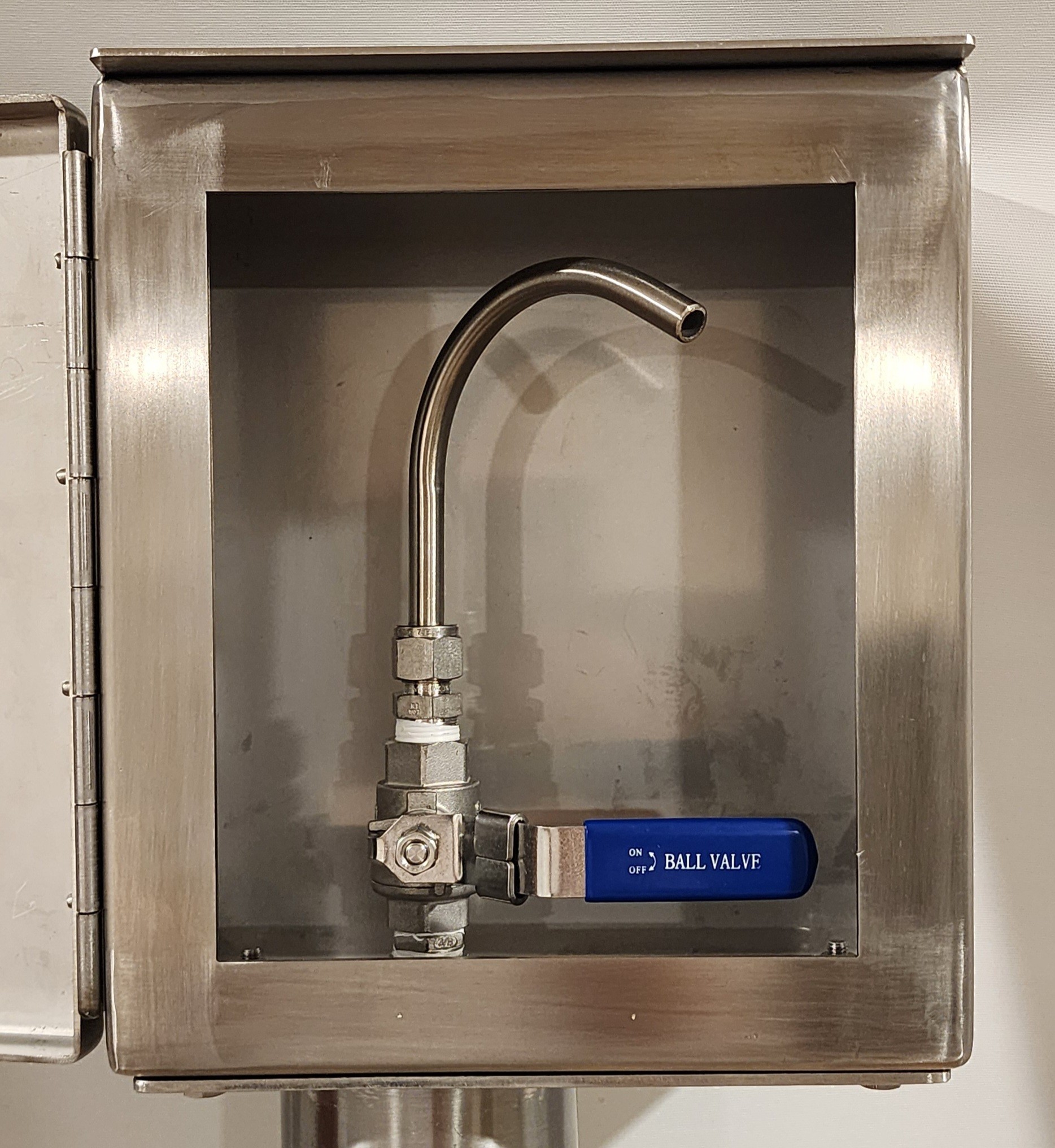 AquaGo 9000 Stainless Steel Sample Post